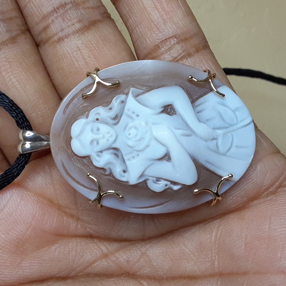 From Beauty and the Beast, Belle, Pin/Pendant. Hand Carved Cameo. ITALY. - Picture 2 of 13